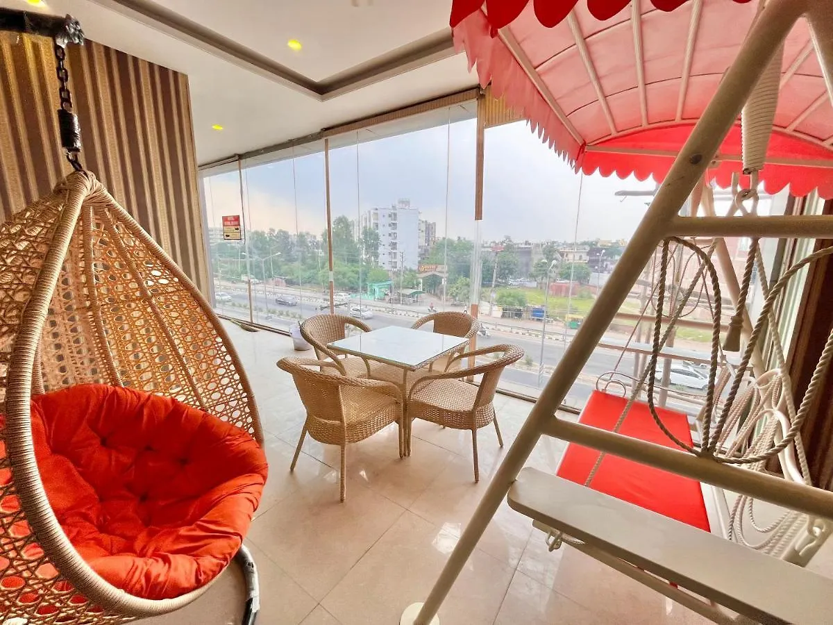 Отель The Pearl Grand, Top Rated & Most Awarded Property In Chandigarh Zirakpur