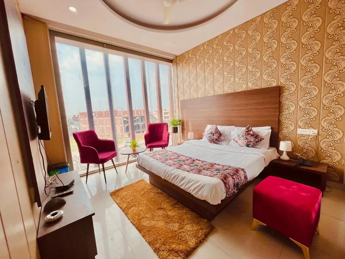 Отель The Pearl Grand, Top Rated & Most Awarded Property In Chandigarh Zirakpur 4*,  Индия